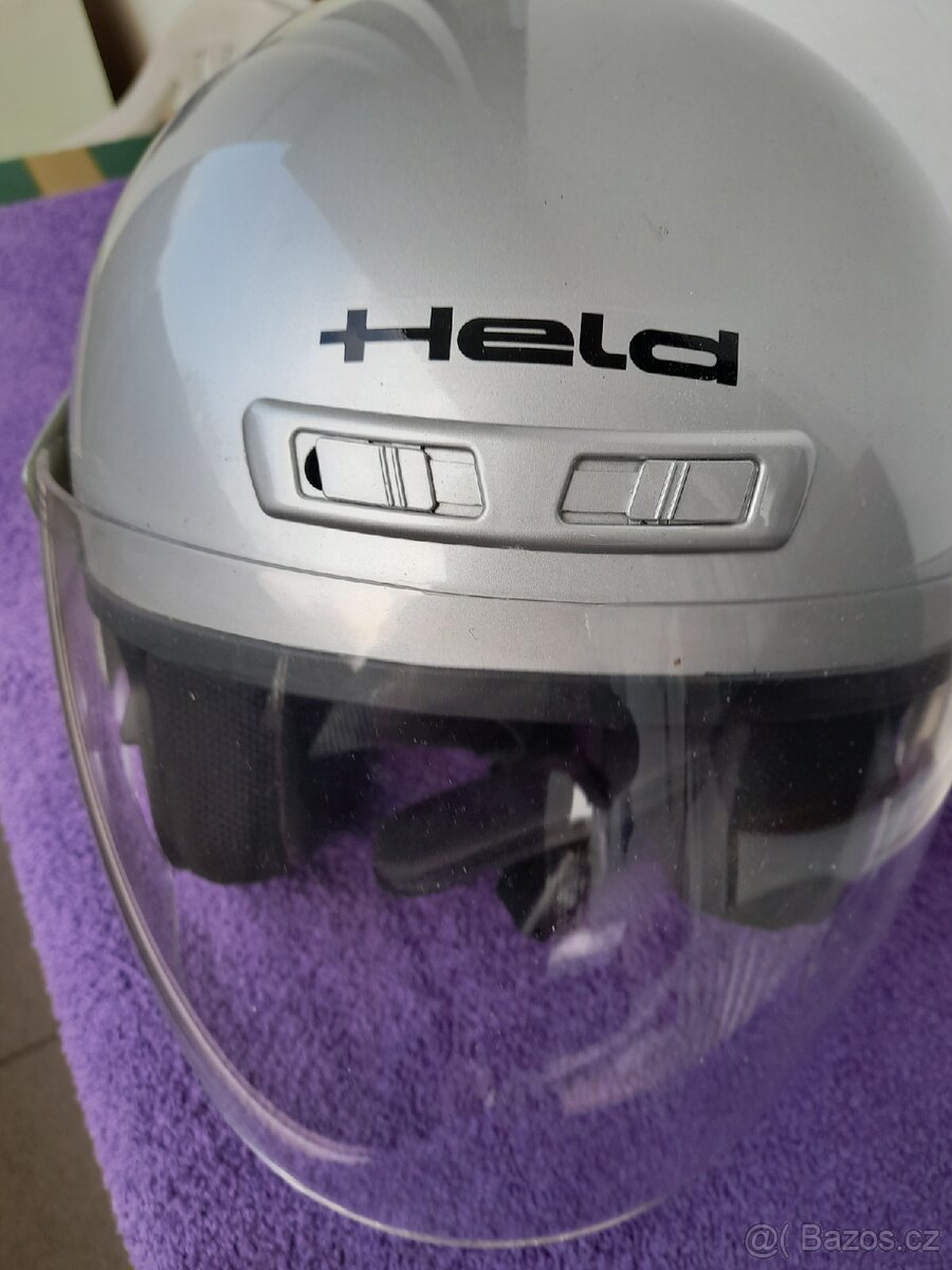 Zánovní přilba. - 2