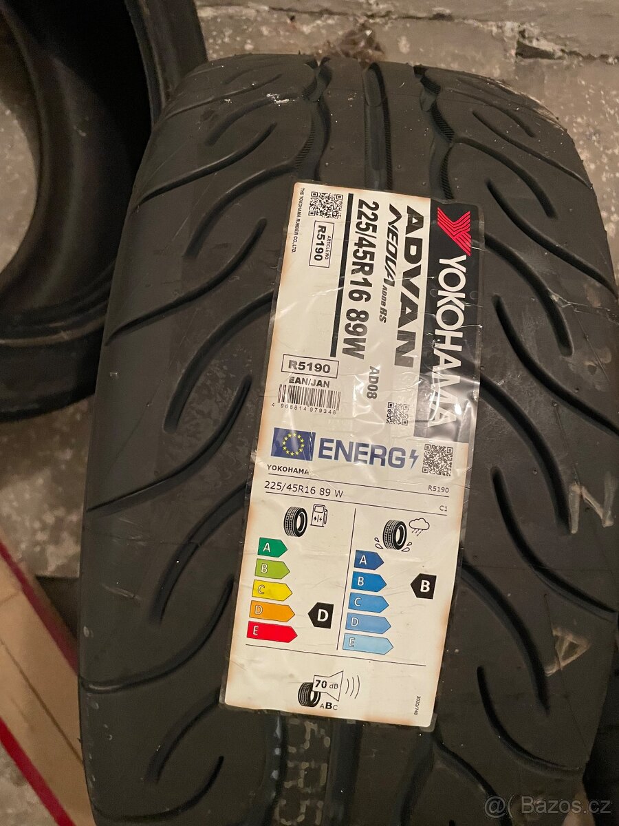 225/45 r16 Yokohama advan Semi Slick - 2