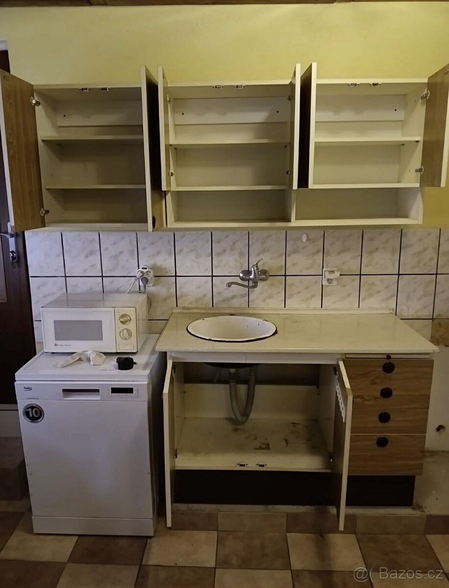 Kuchyňská linka s dřezem - 2