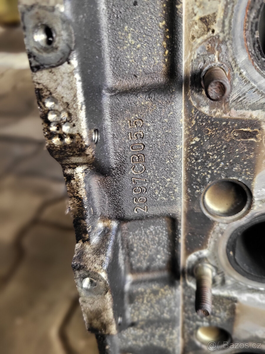 mercedes benz hlava motoru 906 - 2