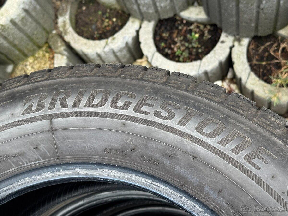 225/65 R17 - 2