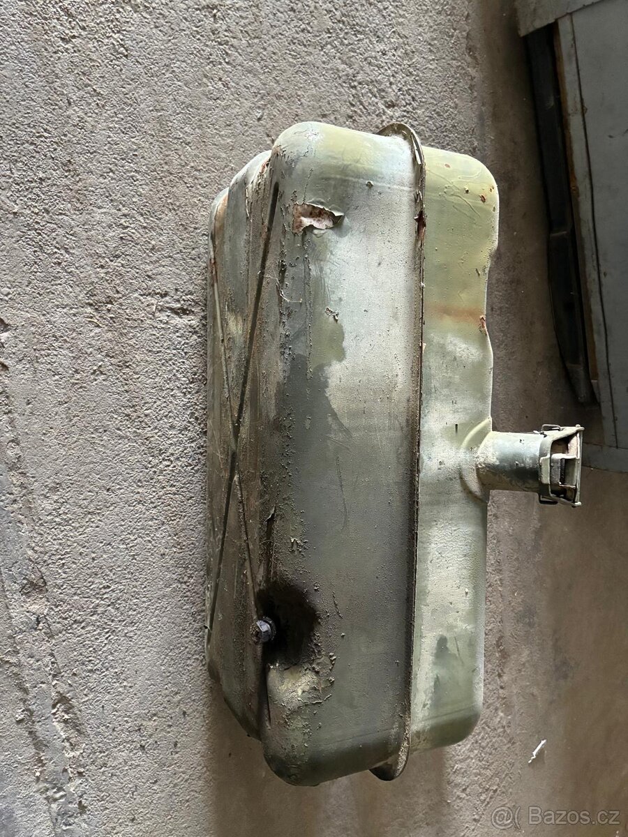 Praga V3S - nádrž - 2