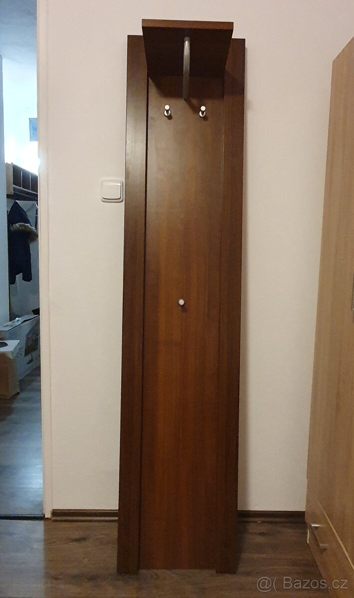 Sada dvou věšáků a zrcadla - 2
