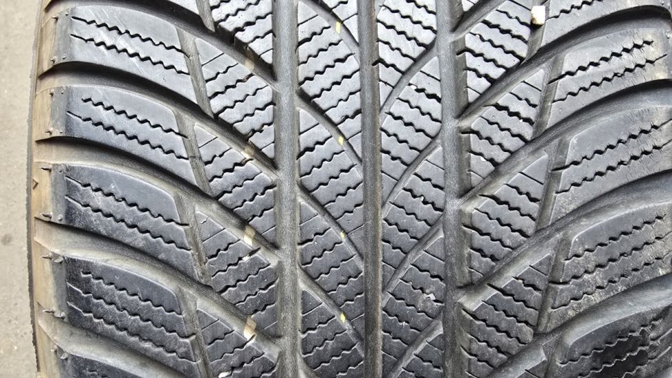 Zimní pneu 215/55/17 Bridgestone - 2