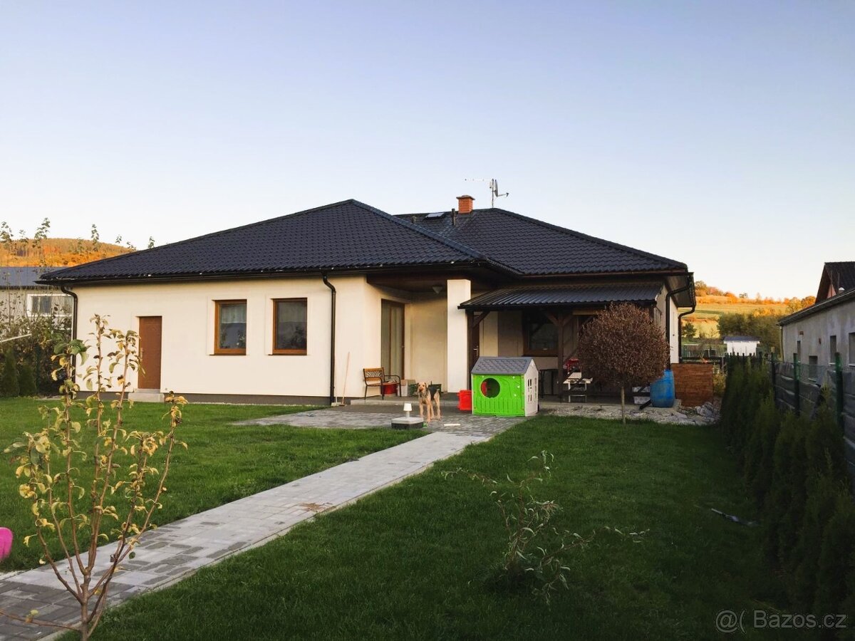 REZERVACE-Bungalov 4+kk, garáž, zahrada, Nový Malín - 2