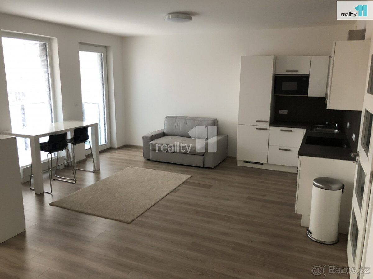 Pronájem byt 1+kk s lodžií, 50 m2,Plzeň, Kollárova ul. - 2