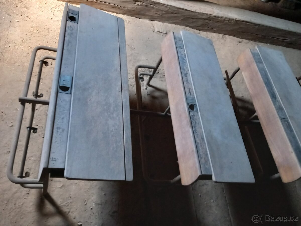 Staré školní lavice - kalamář,sklopné sedátko - 2