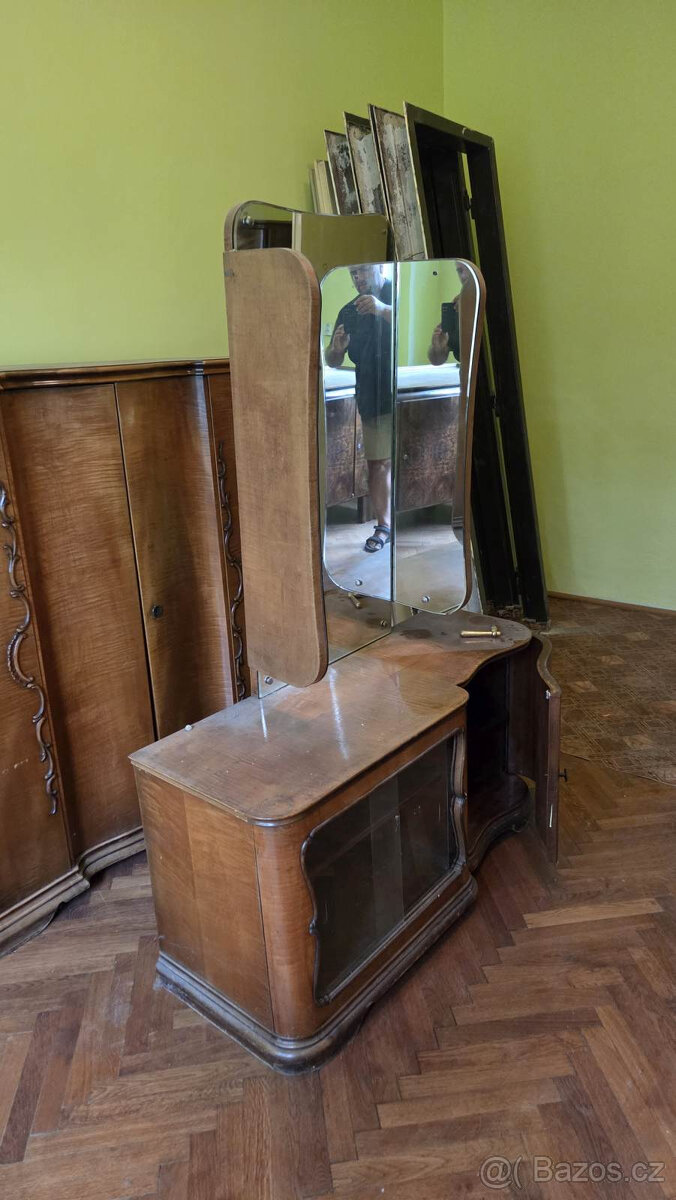 starožitný nábytek - skříň, skříňka, toaletka - 2