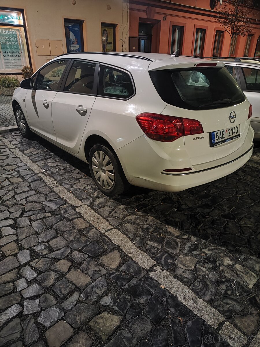 Opel Astra J 1.4 benzin - 2