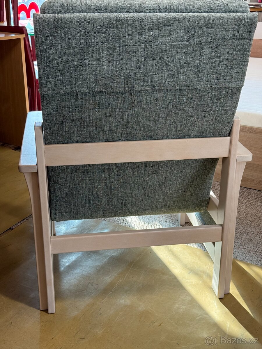 Nové křeslo s podnožkou - 2