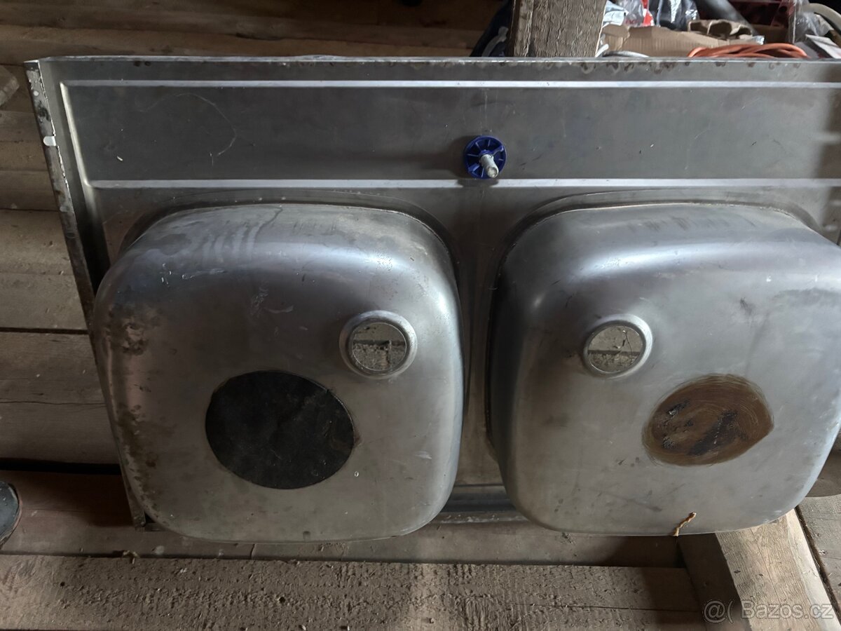 Nerezový dvojdřez - 2