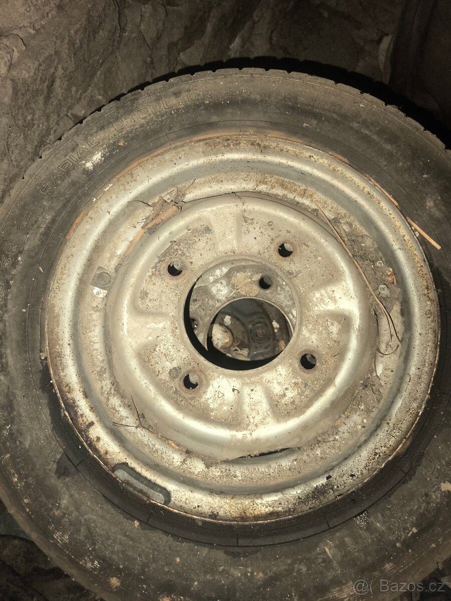 Trabant nárazník, přední maska a disky - 2