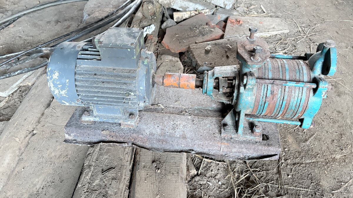 Elektromotor - sestava vodního čerpadla - 2