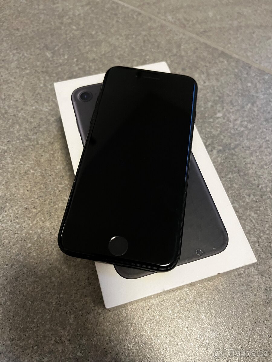 Apple iPhone 7 - 2