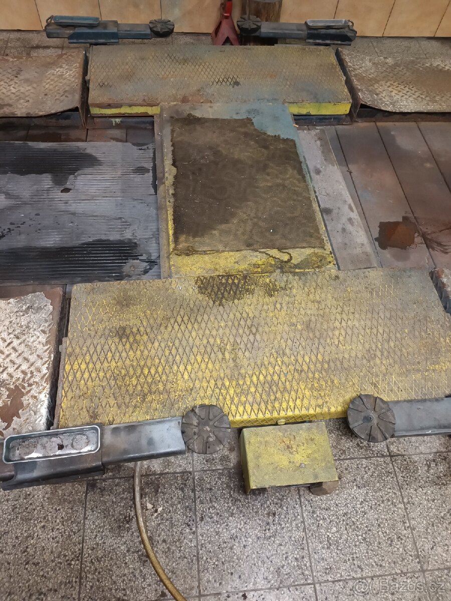 Nůžkový zvedak - 2