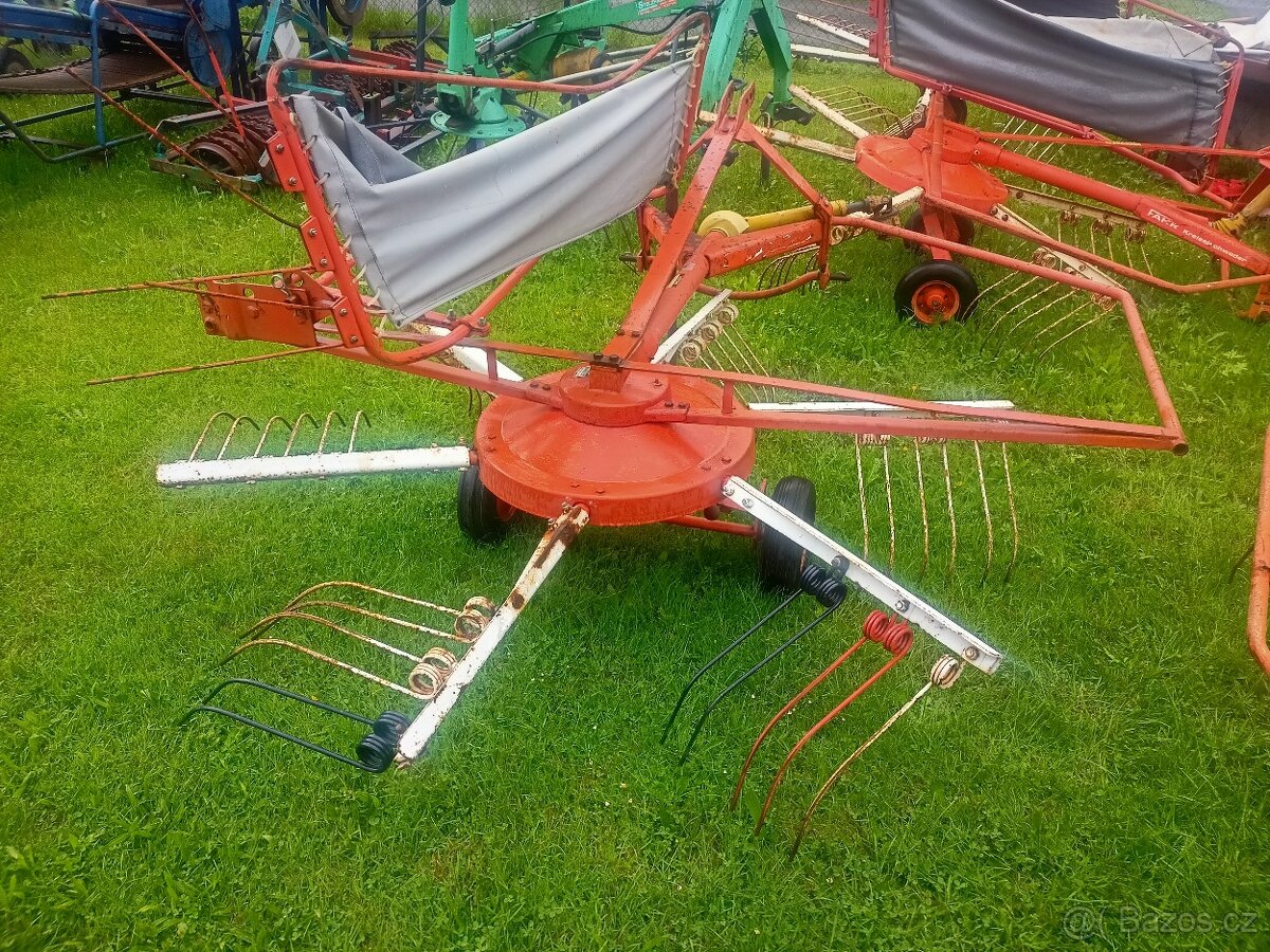 Pěkný shrnovač sena 2 m - 2