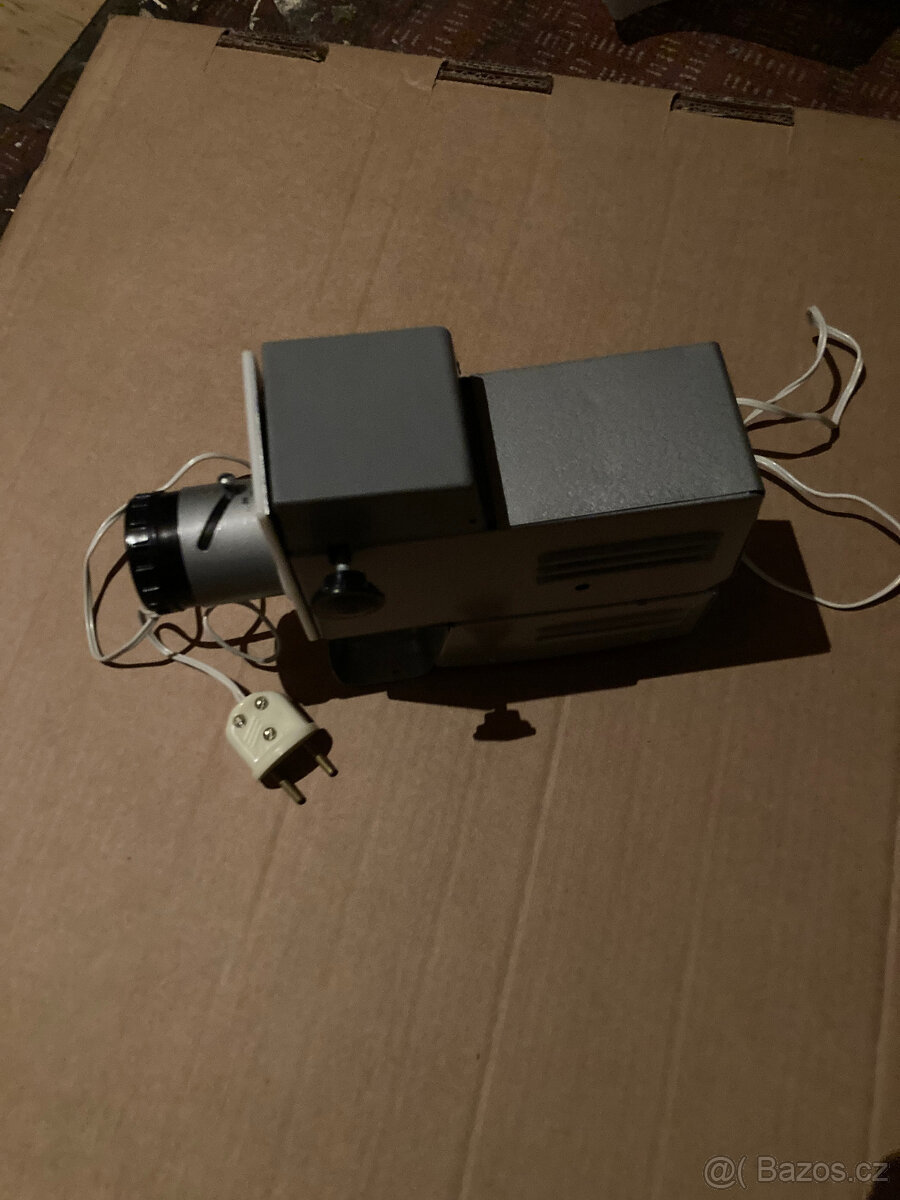 PRODÁM PROMÍTAČKU - 2