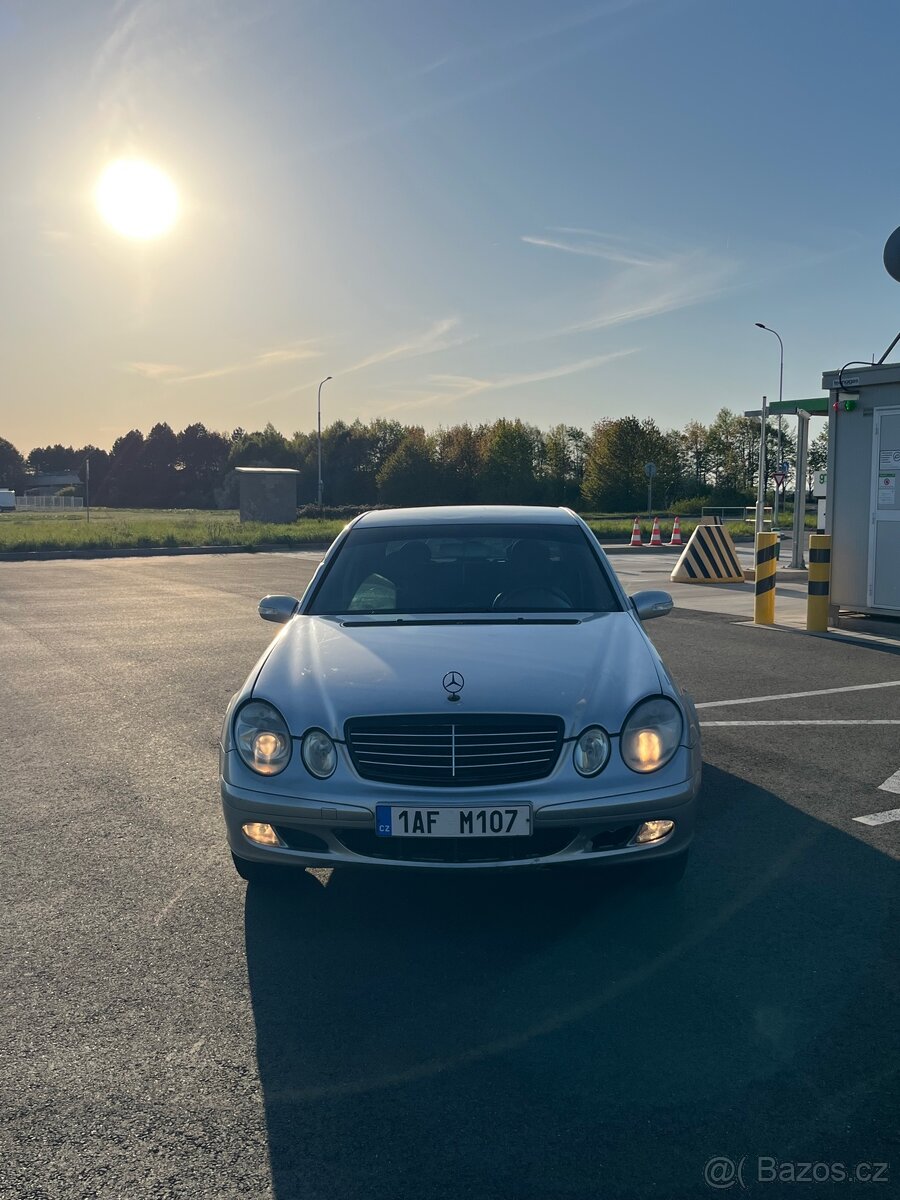 Mercedes E270 - 2