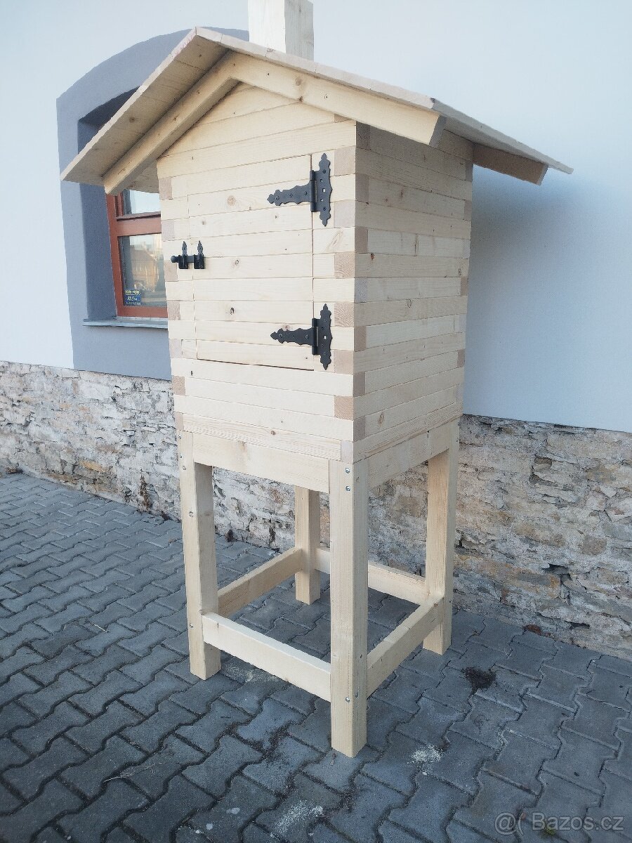 Dřevěná udírna - 2