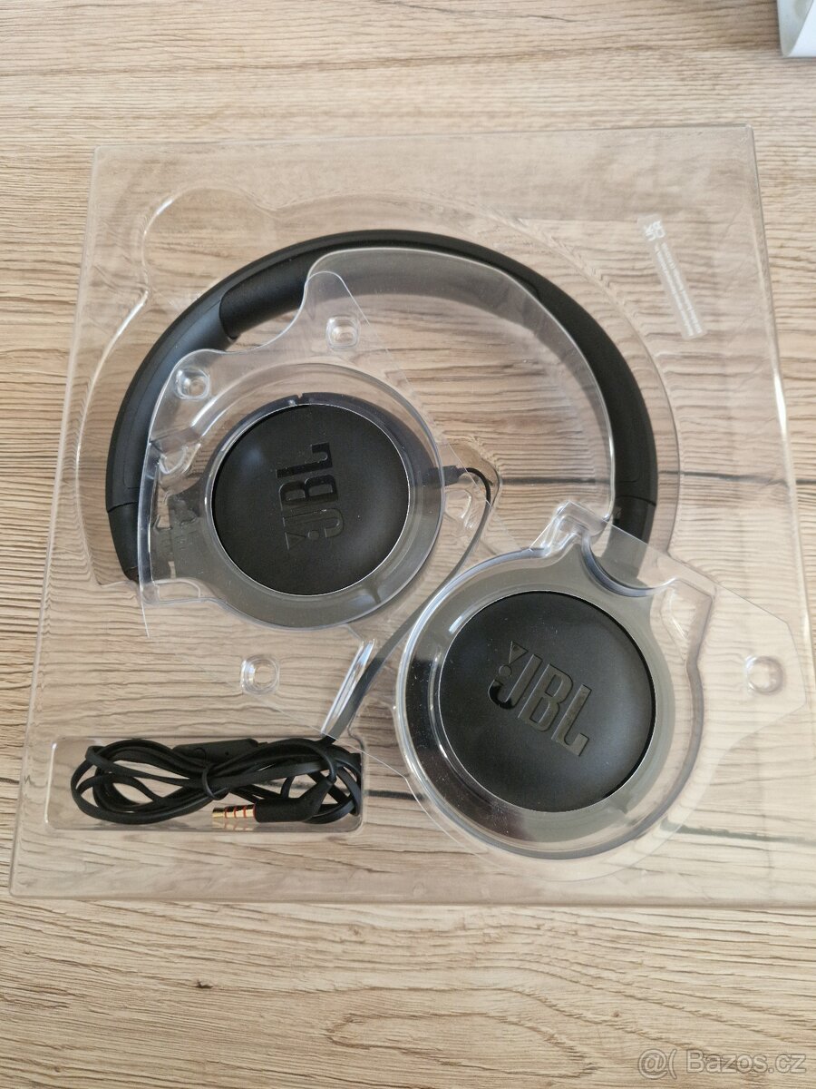 JBL Tune 500 černá - 2