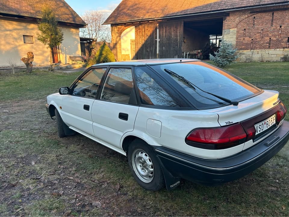 Toyota Corolla liftback E9, r.v. 1991_veterán - 2
