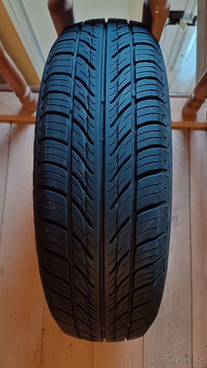 Prodám 4x letní pneu a 3x ocelový disk Citroën C1 - 2