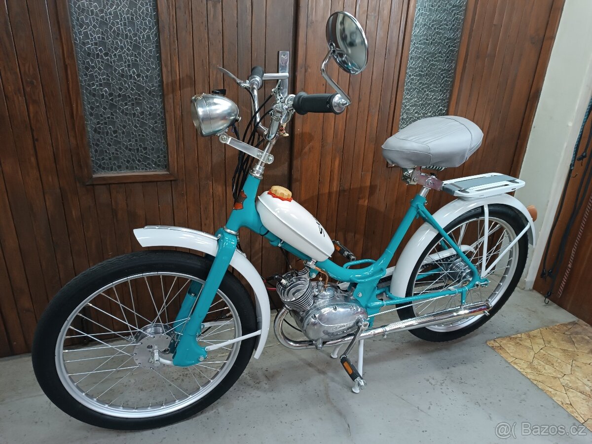 Stadion S11 - ušák - 2