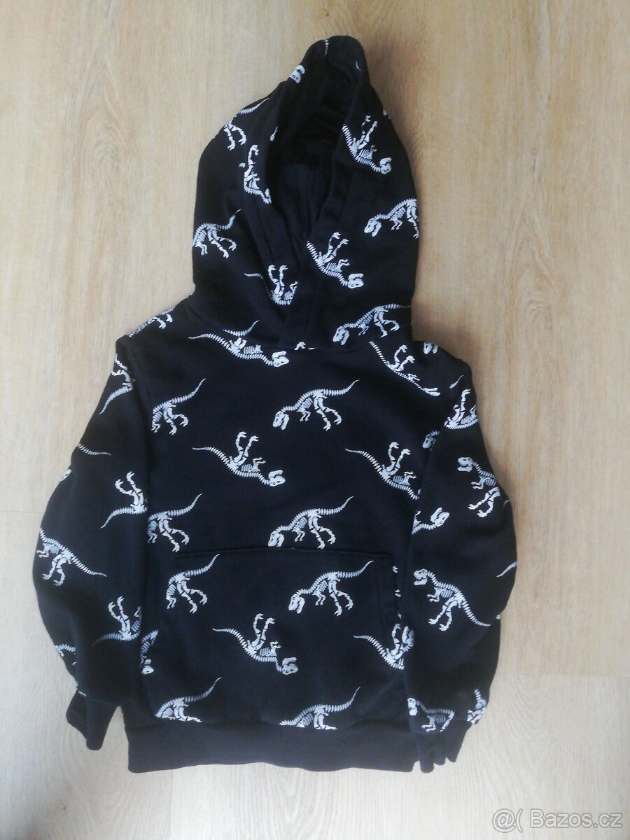 chlapecké mikiny a tepláky vel. 122 - 2