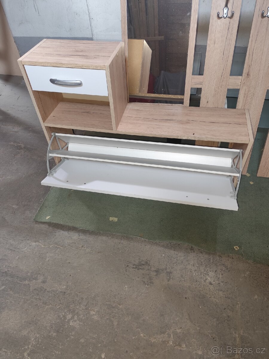 Botník s věšákem - 2