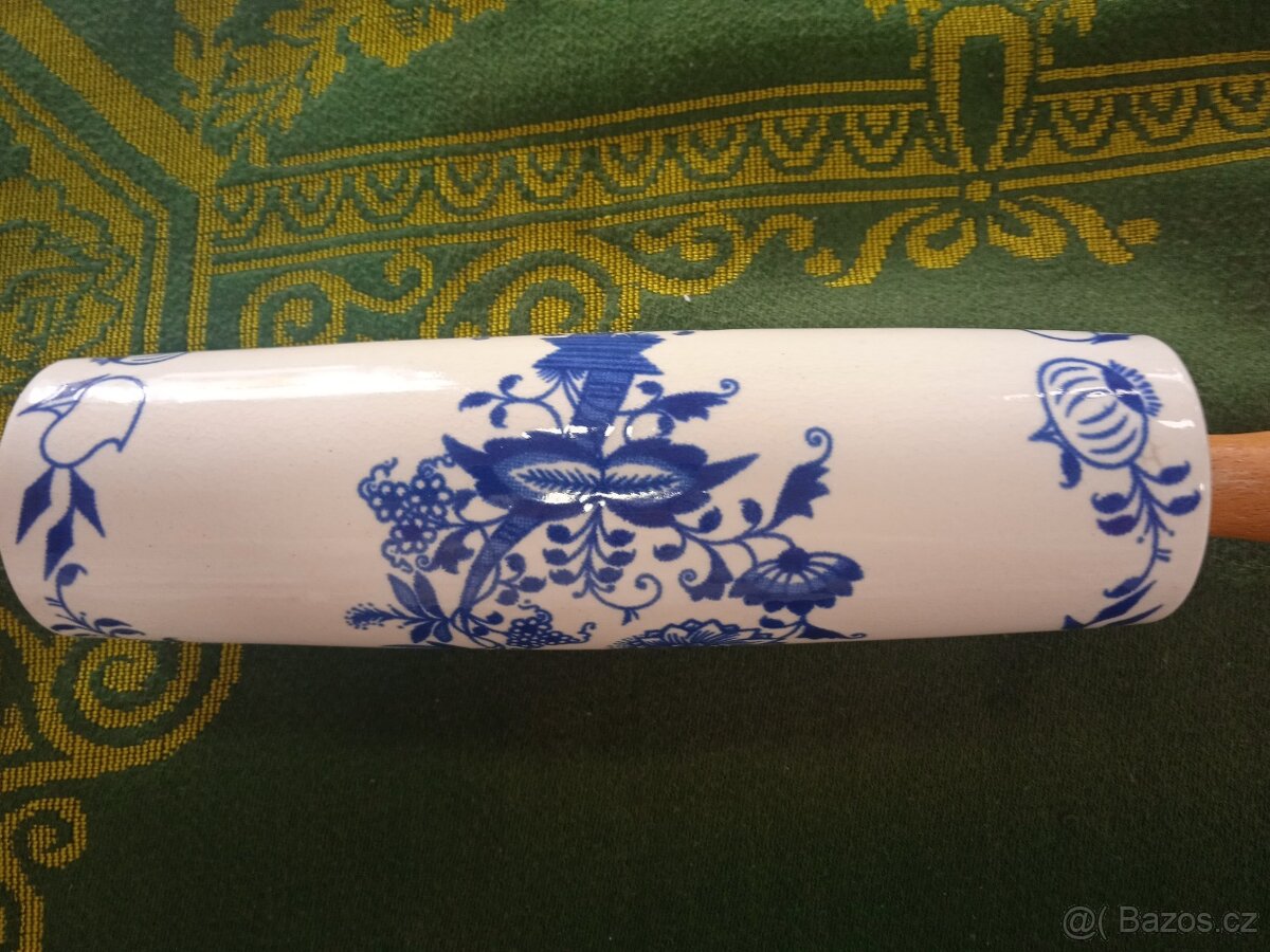 VÁLEČEK CIBULÁKOVÝ MOTIV - 2