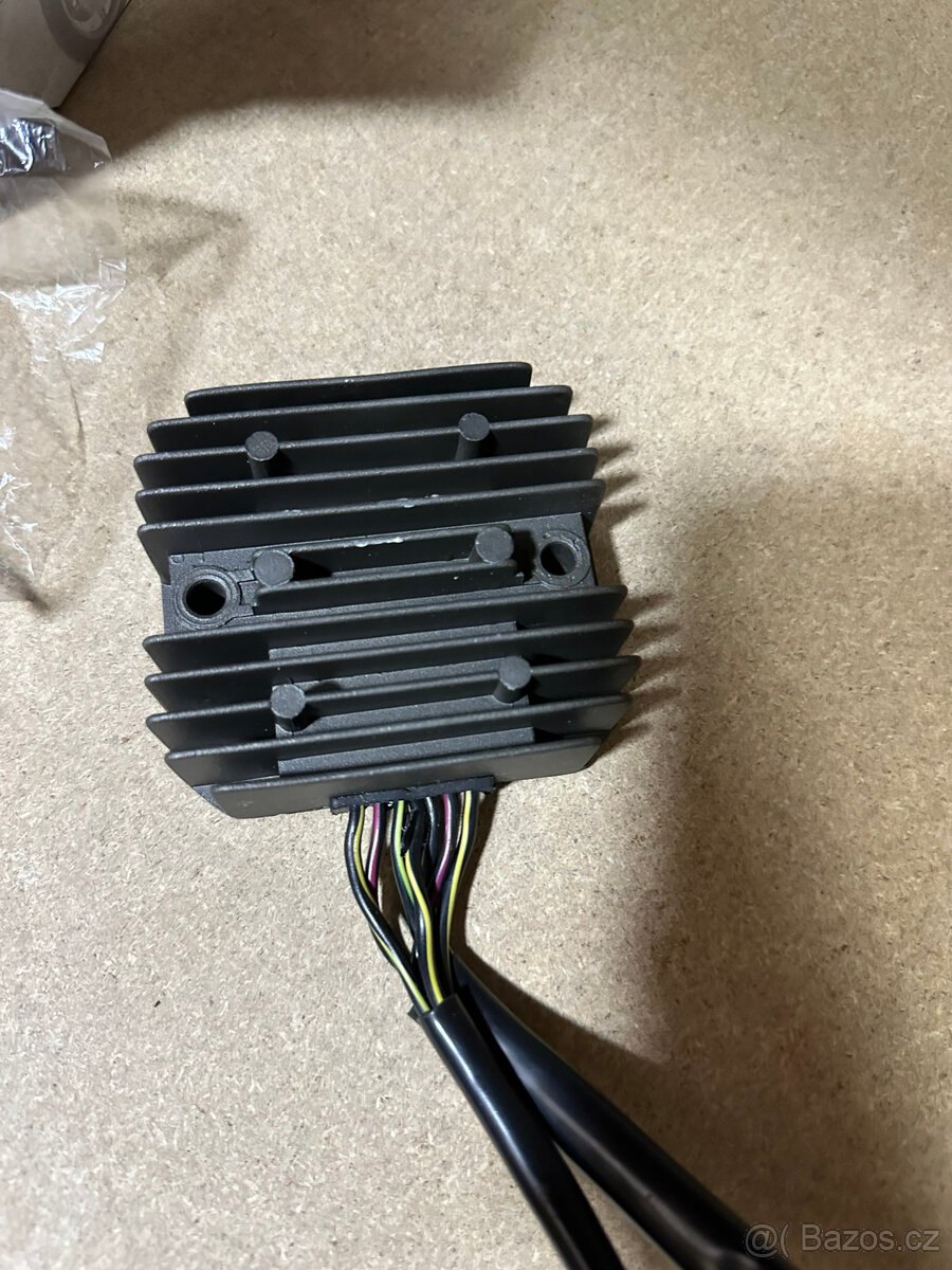 Regulátor dobíjení Honda NTV 600 650 NX 500 650 VT 600 - 2