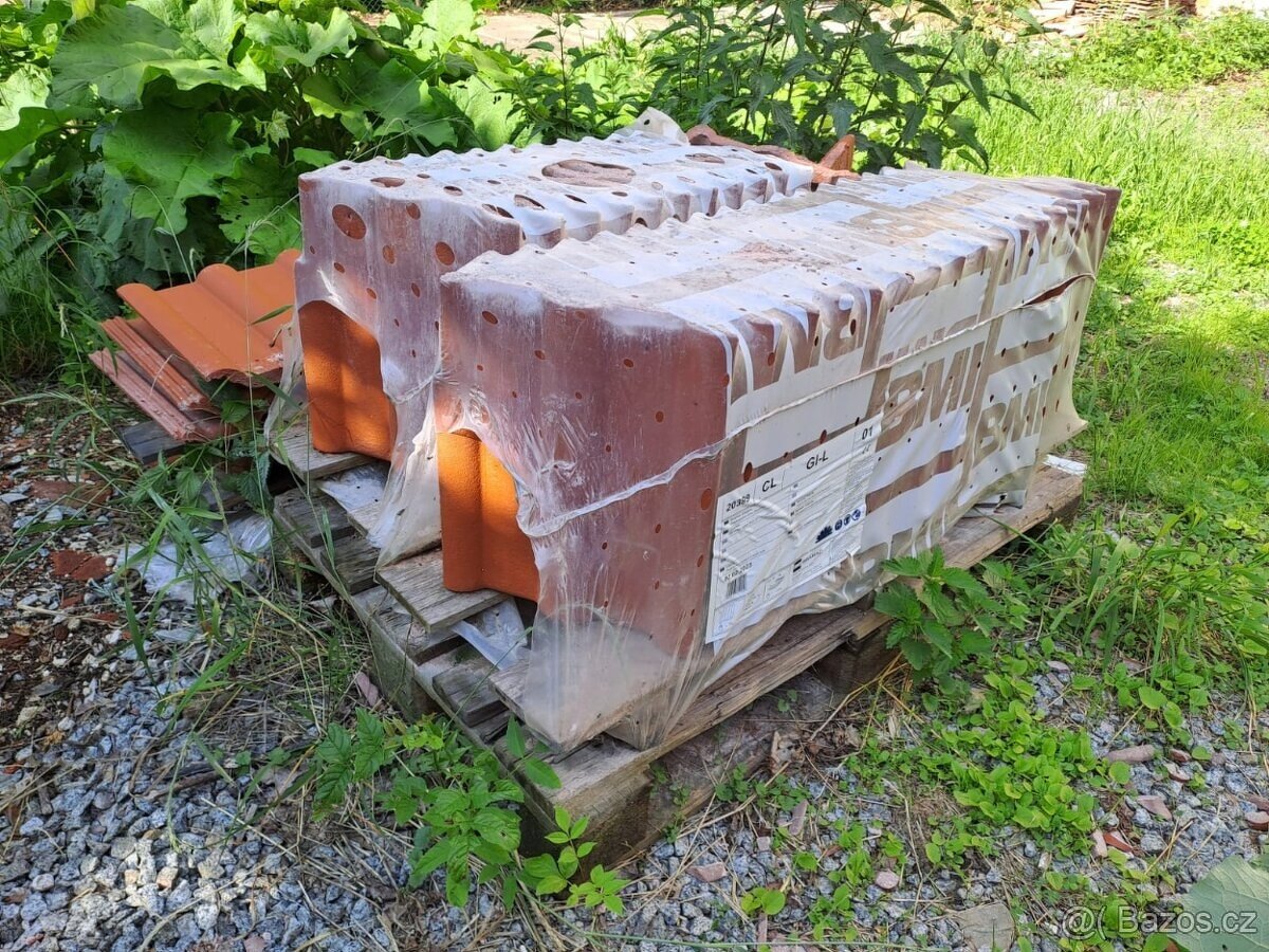 Prodám krajní střešní tašky Bramac Classic Standard - 2