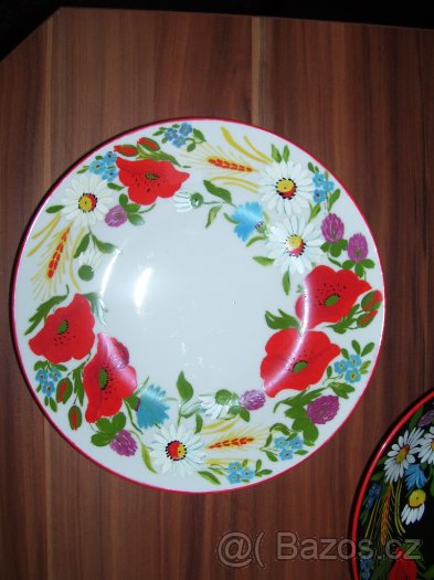 Ozdobné talíře a váza - 2