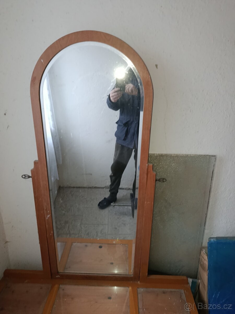 Starožitný nabytek - 2