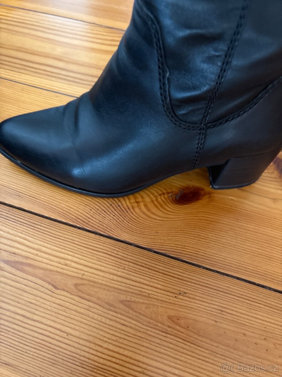 Kožené kozačky Tamaris - 2