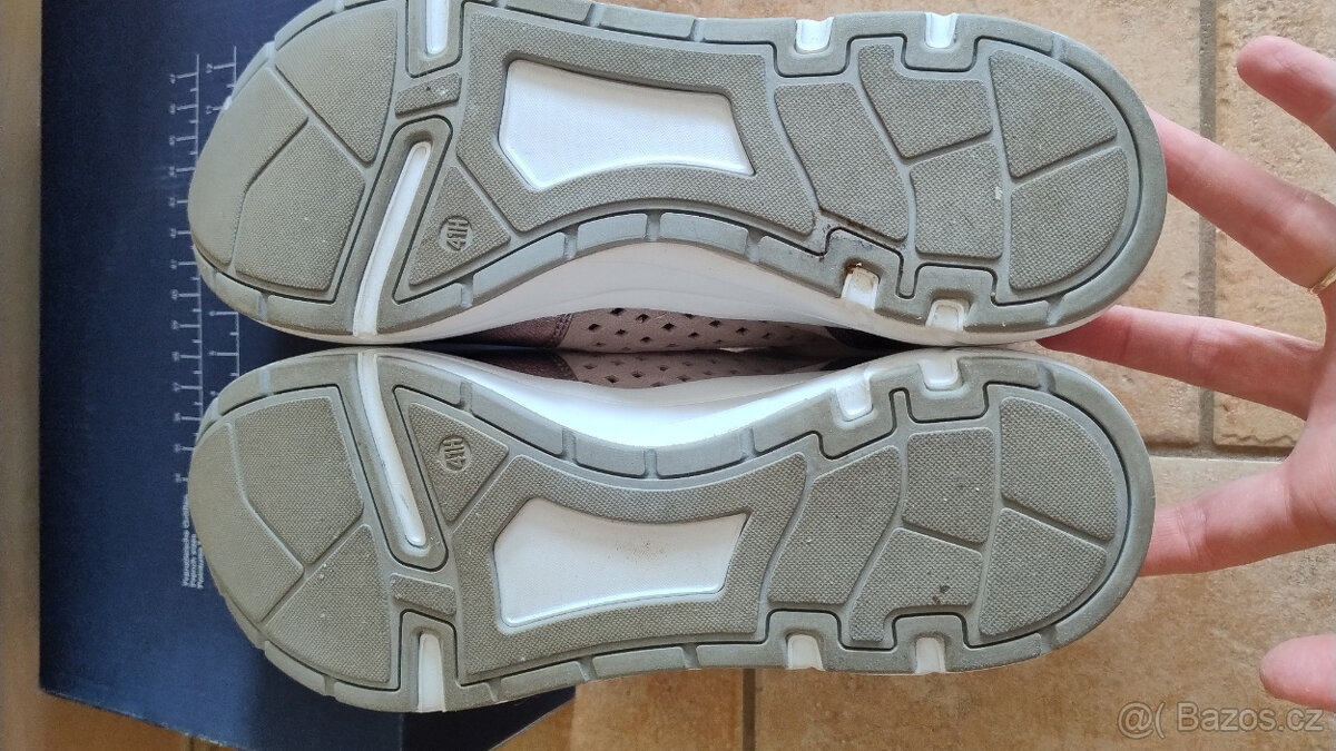 minimálně nošené tenisky Caprice, značené 41 - 2