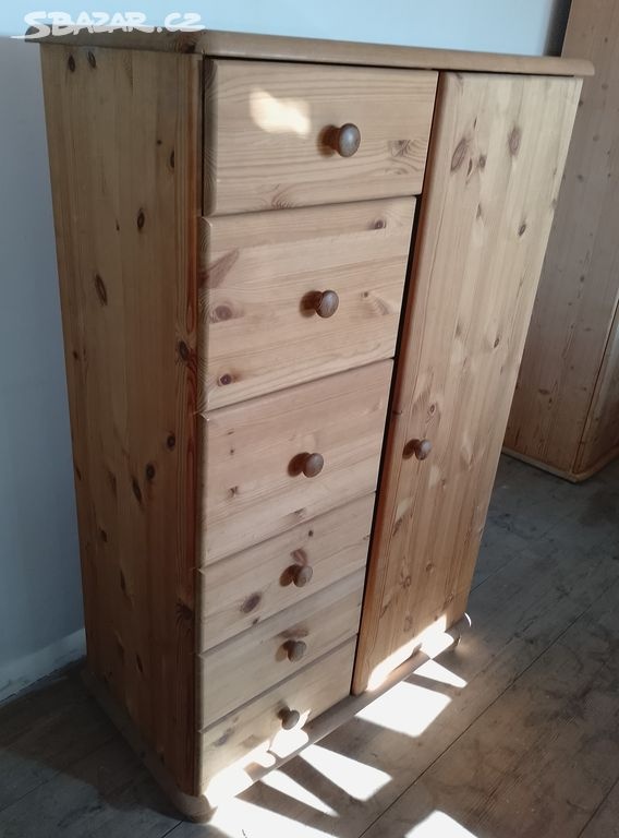 Celo masivní prádelník se šuplíky - 2