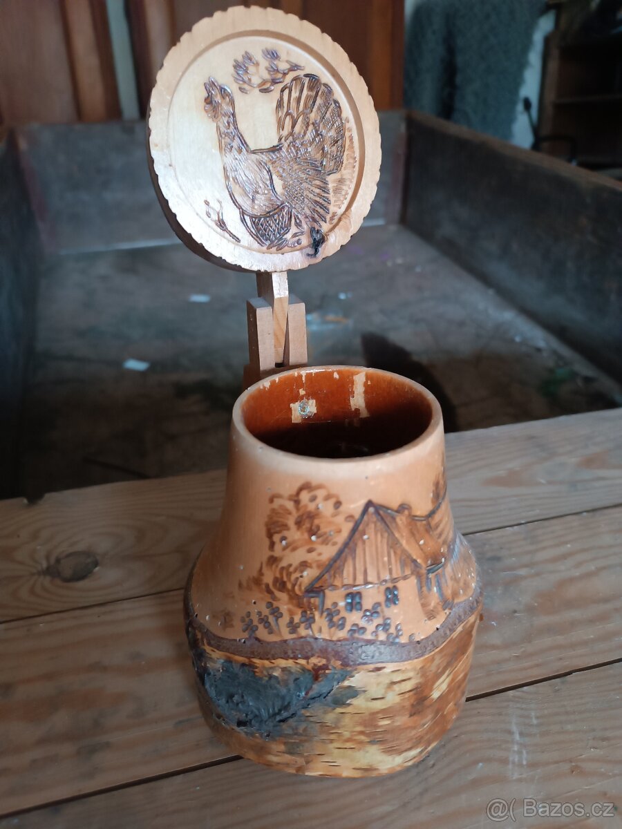 Ručně vyřezávaný korbel - 2