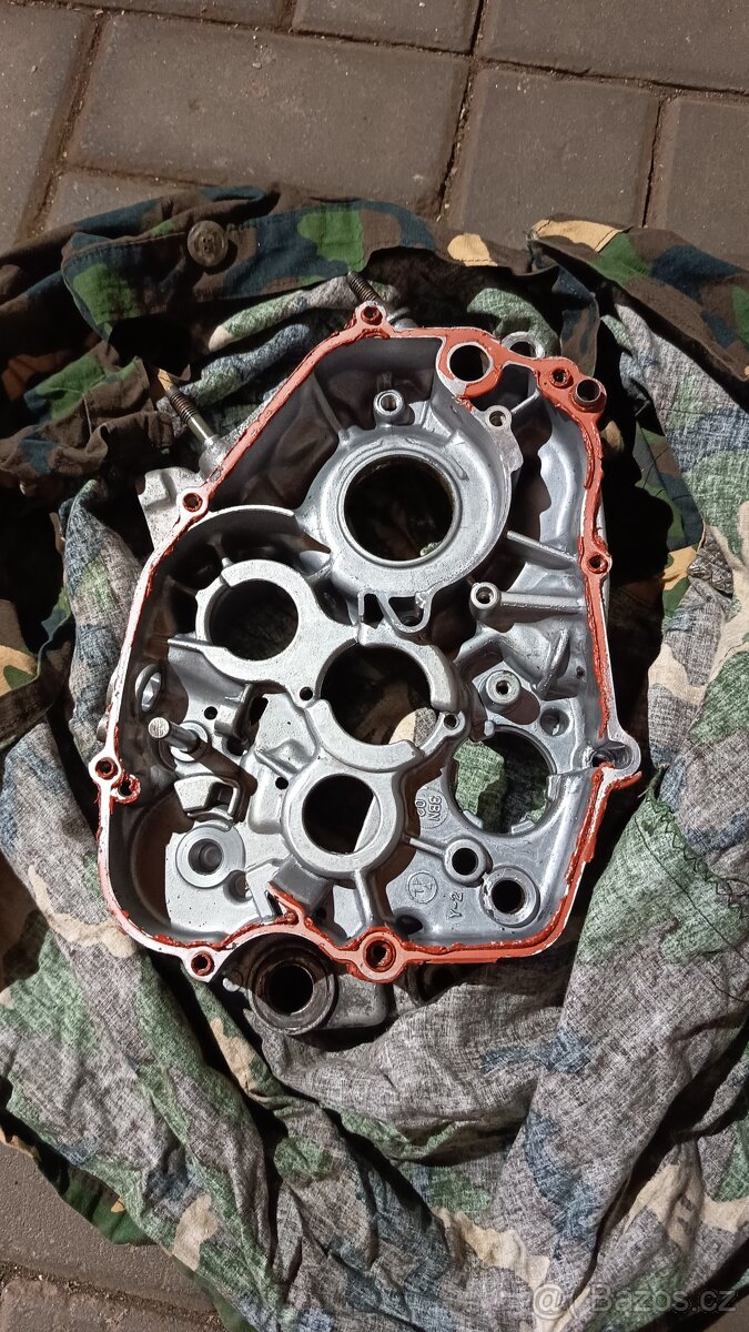 Motor Yamaha dt 125 plus díly - 2