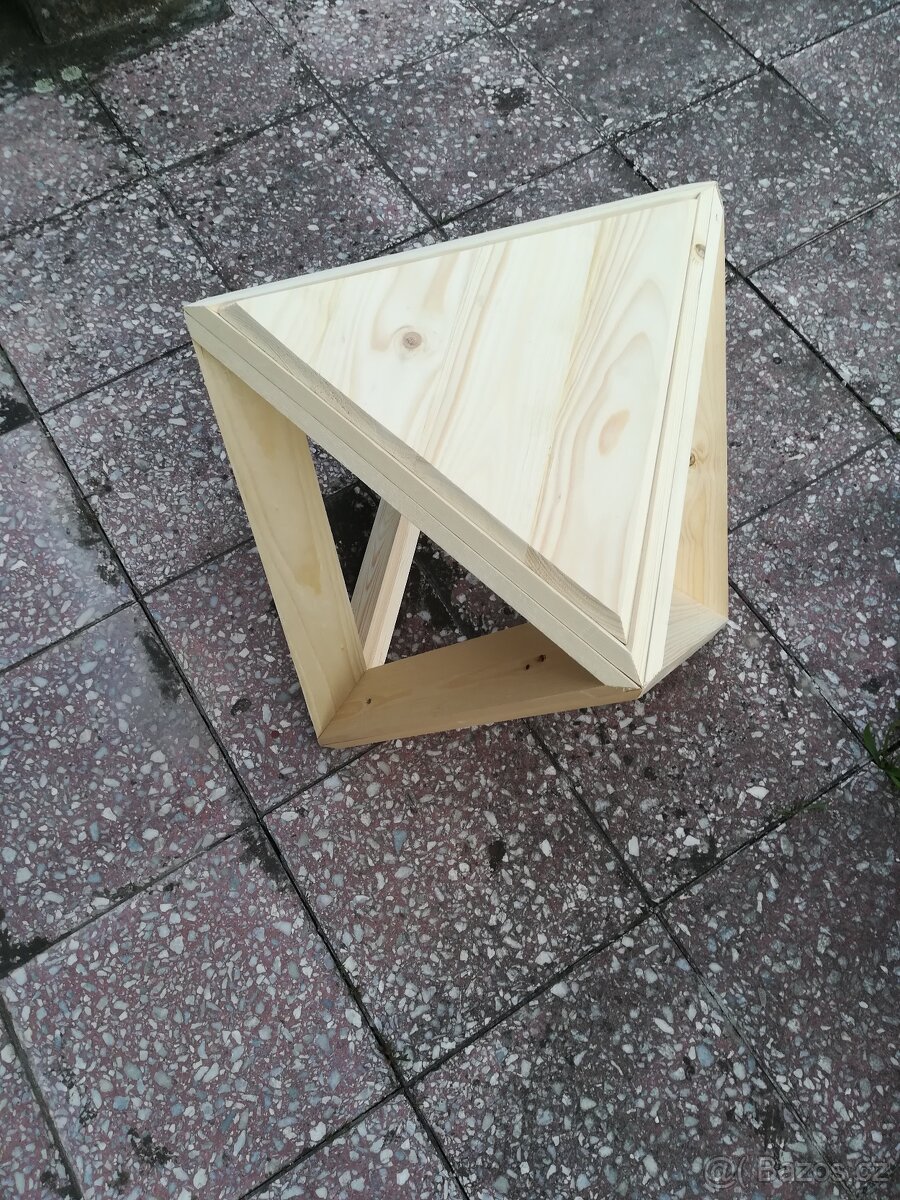 Kubismus, geometrie, stolička - 2