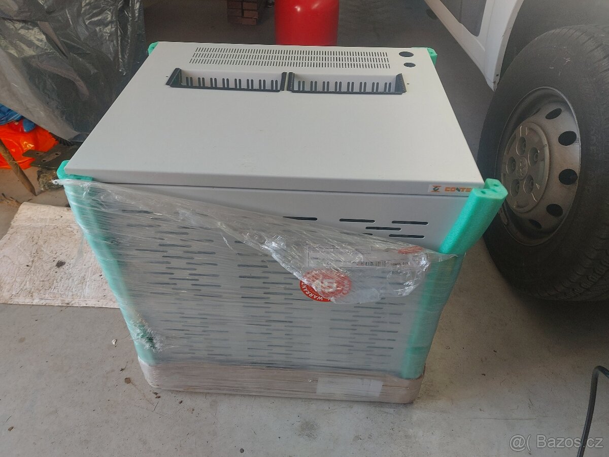 Nástěnný rozvaděč 19" - 2