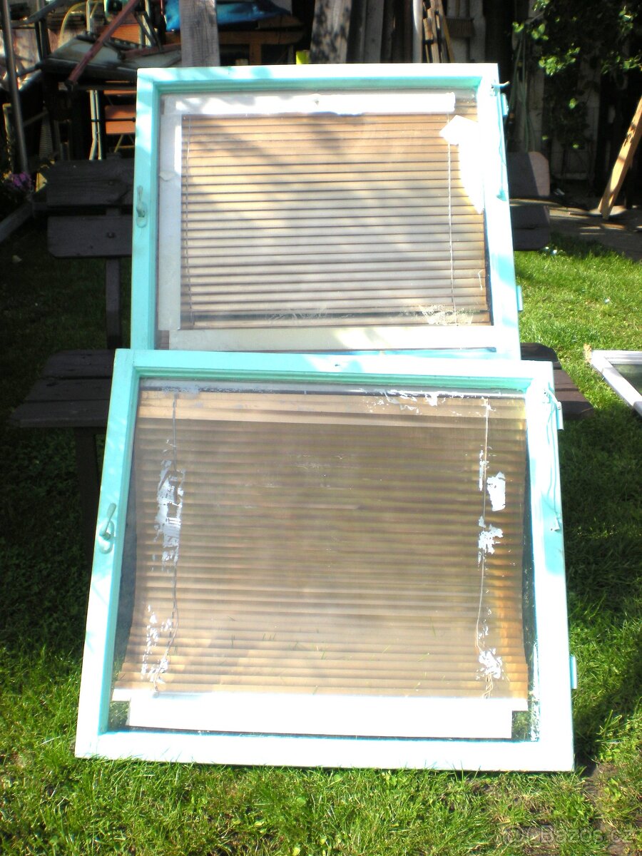 Okenní křídlo zasklené 87 x 78 cm - 2