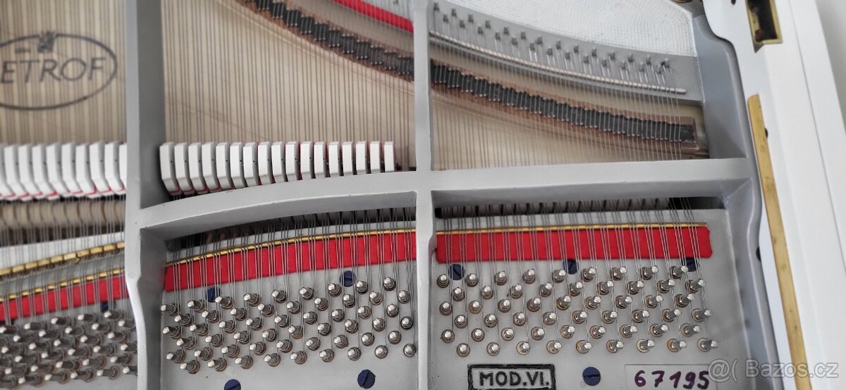 Klavír PETROF bílý+ stolička - 2