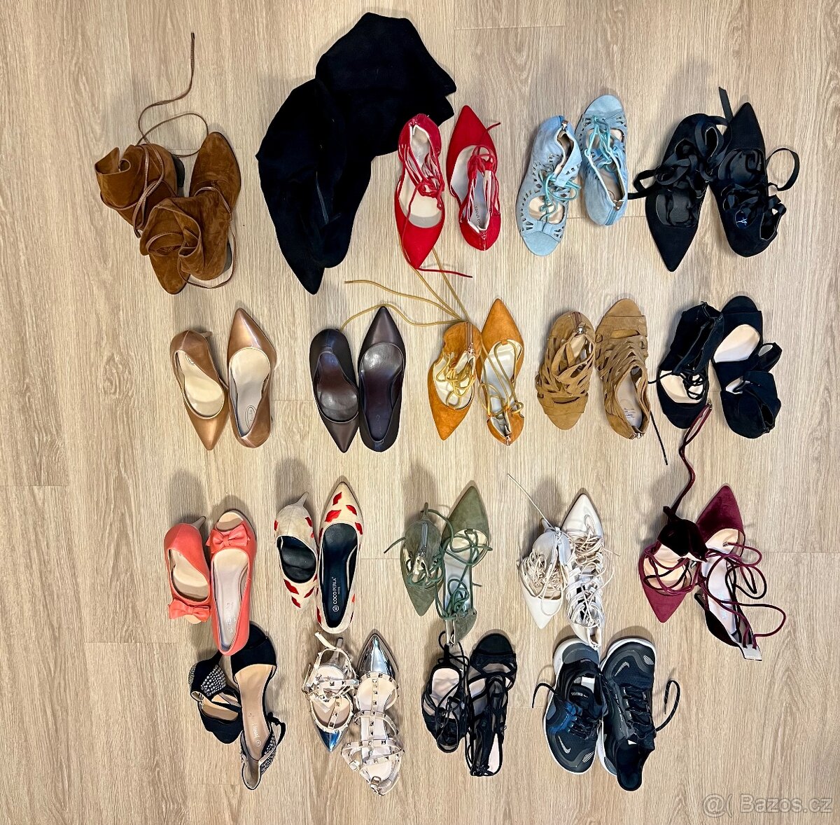 Sada 19ti párů obuvi - 2