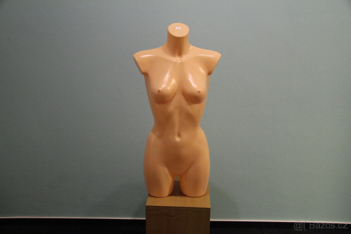 vybavení obchodu oděvy - 2