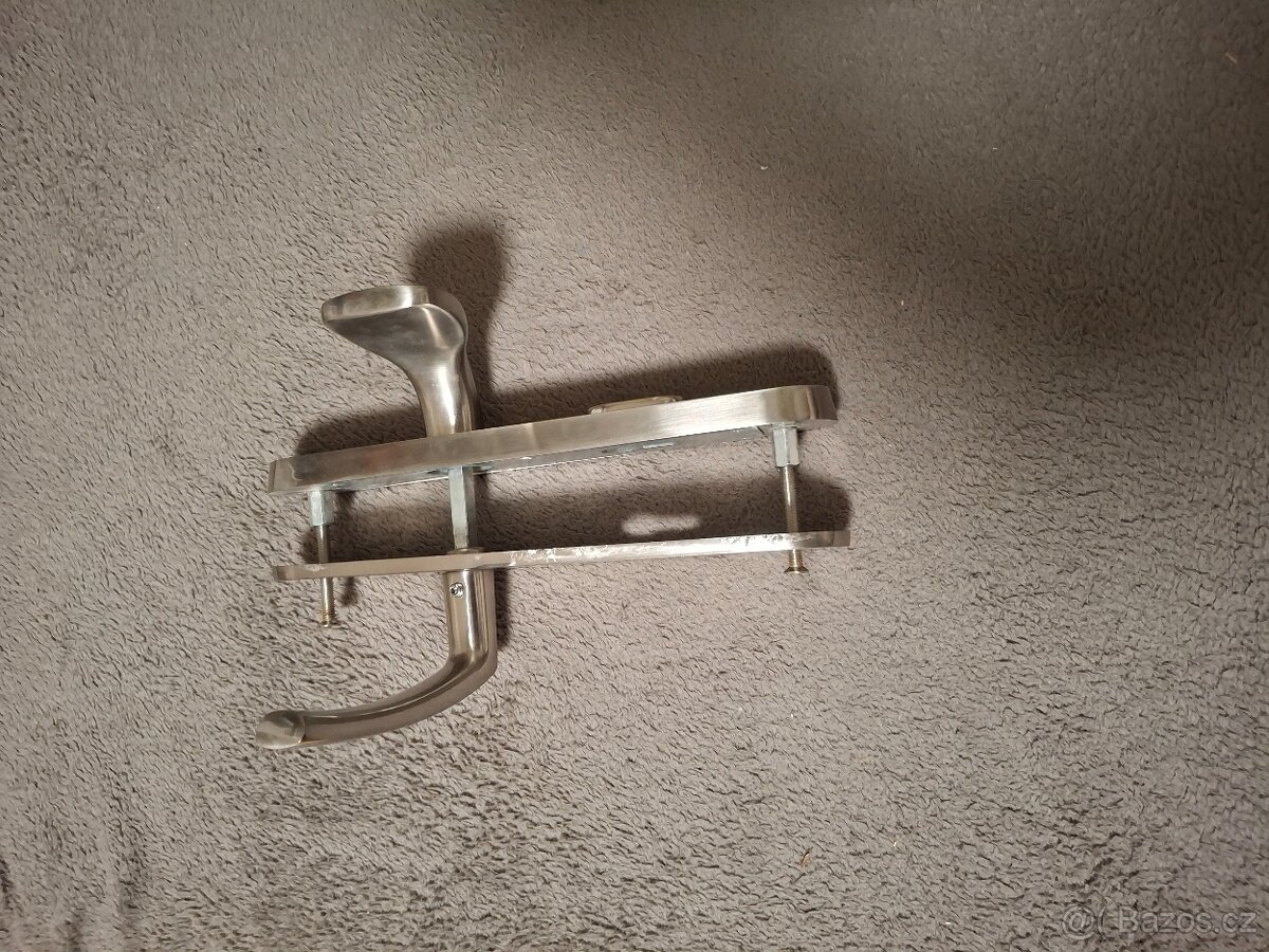 Bezpečnostní kování L + P - 2