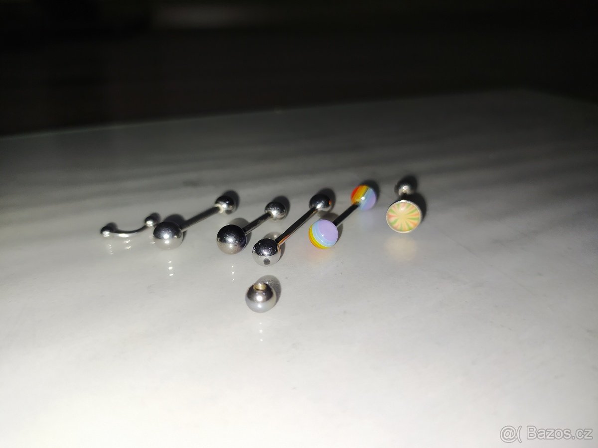 Piercing do jazyka a obočí - 2