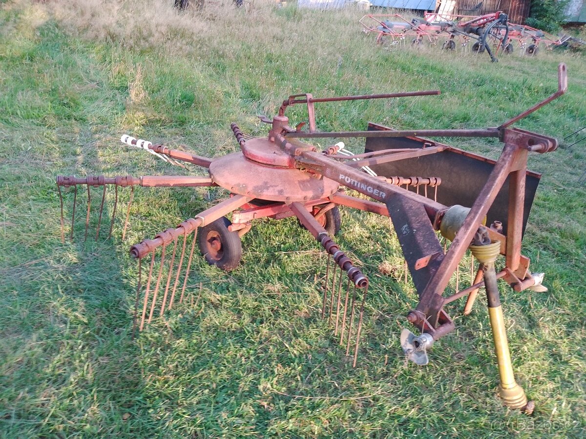 Starý shrnovač Pottinger - 2