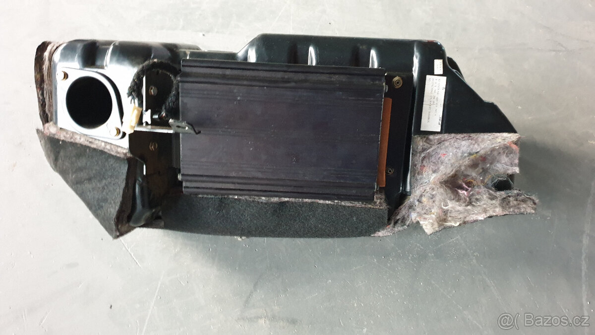 Basový reproduktor a zesilovač BOSE Audi A6 C5 - 2