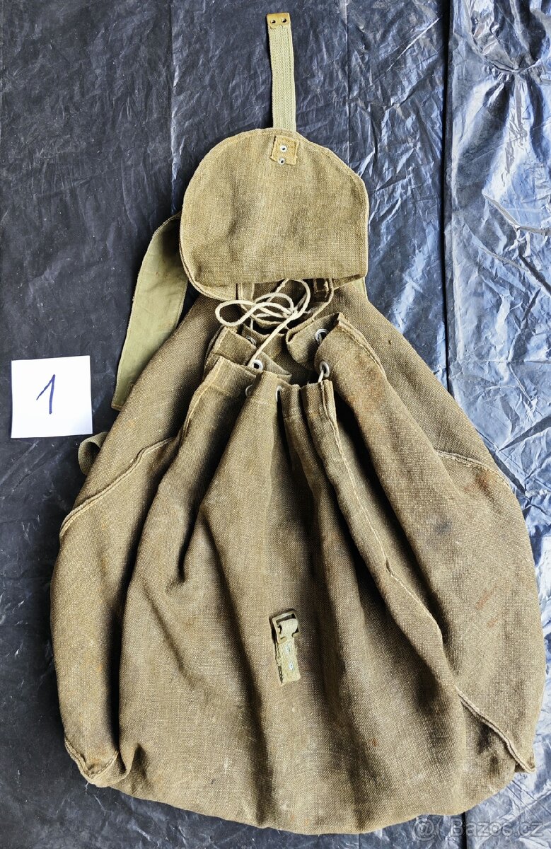 Staré trampské batohy a somradlo 1 - 2